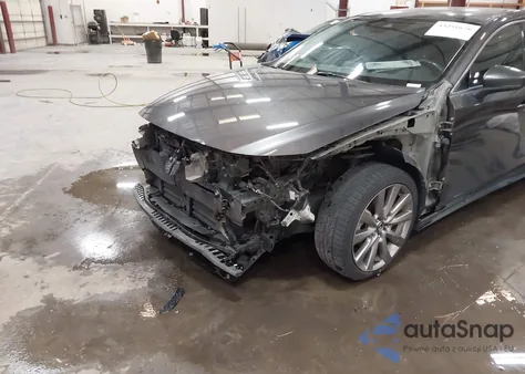 2019 Mazda Mazda3 Premium Package z USA, uszkodzony, nr VIN 3MZBPAEM2KM102340